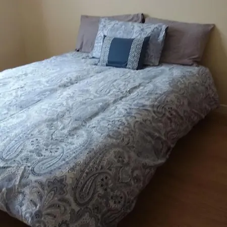 House In The Heart Of The Village בית נופש