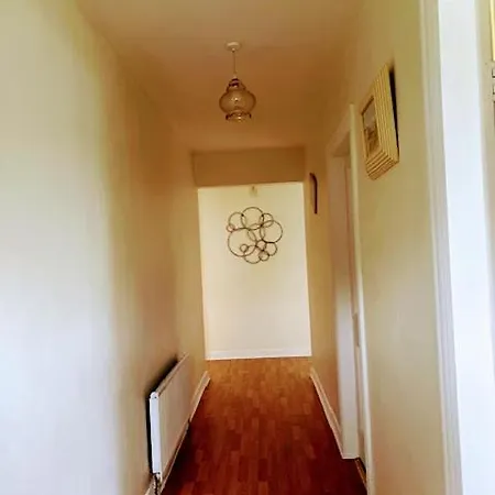 House In The Heart Of The Village בית נופש