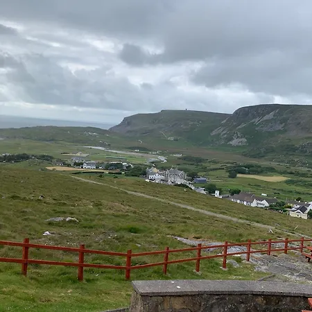 House In The Heart Of The Village * Glencolumbkille